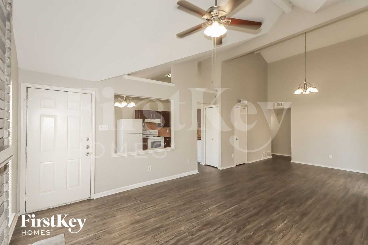 16914 Kilwinning Drive - Photo 3 of 15