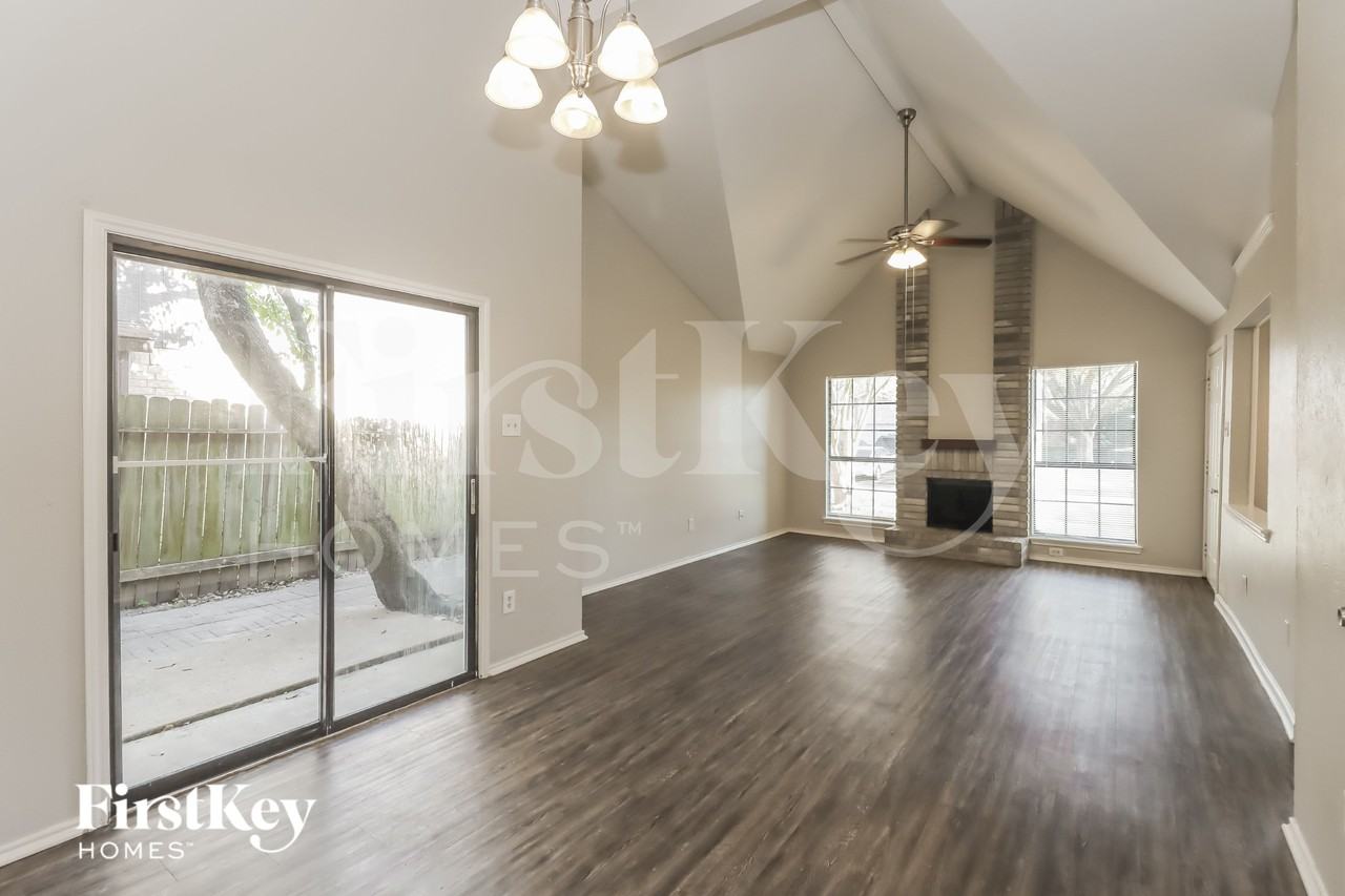 16914 Kilwinning Drive - Photo 4 of 15