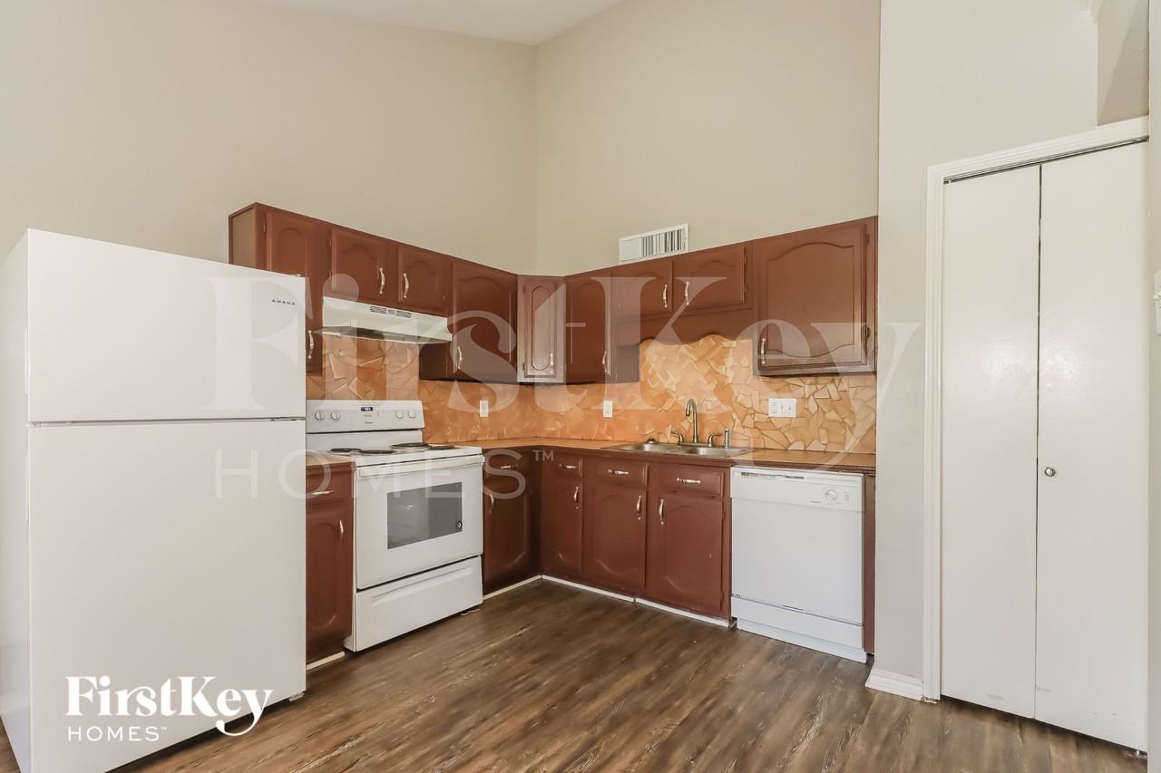 16914 Kilwinning Drive - Photo 5 of 15