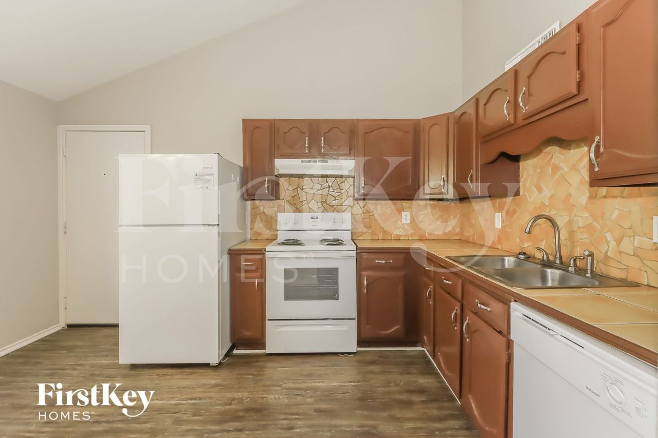 16914 Kilwinning Drive - Photo 6 of 15