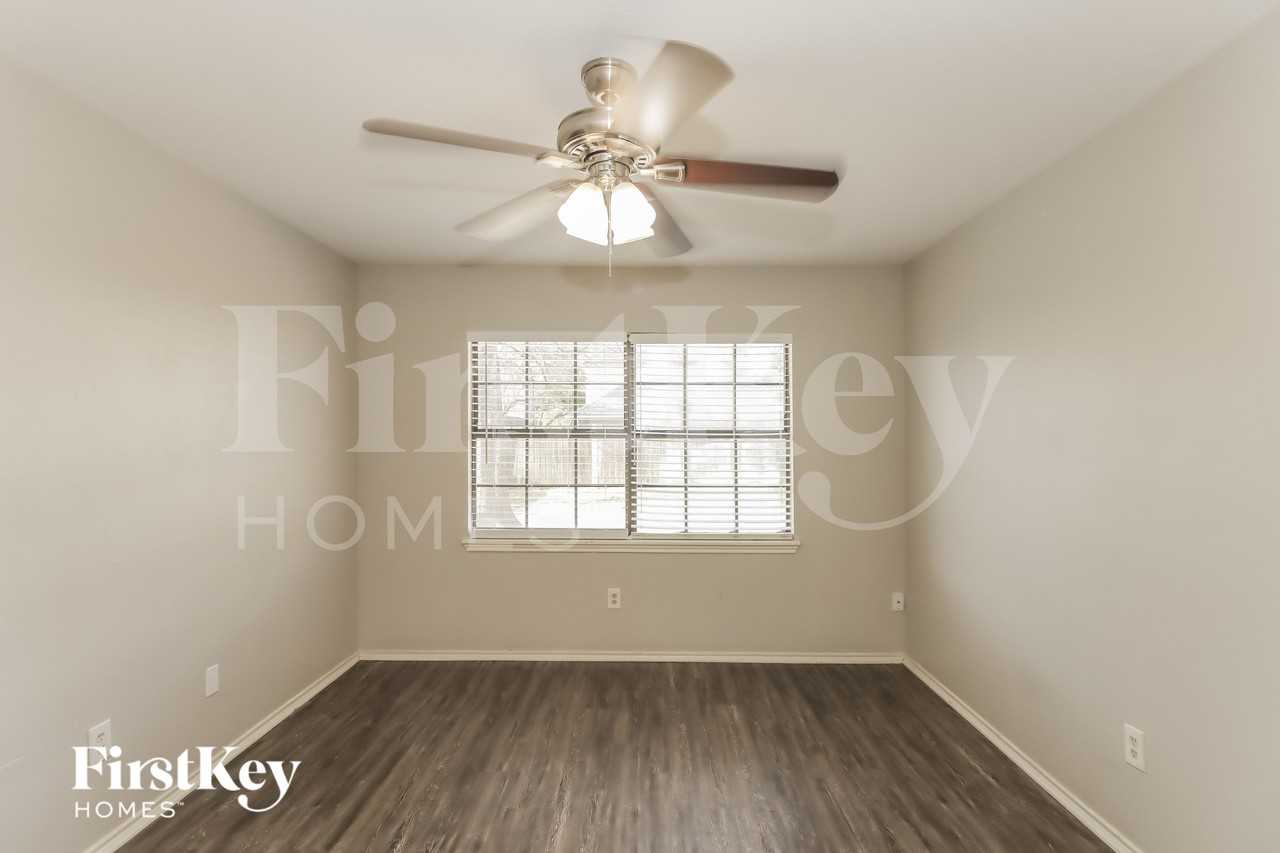 16914 Kilwinning Drive - Photo 7 of 15