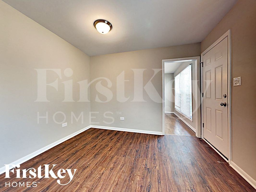 16322 Kenwood Ave - Photo 2 of 16