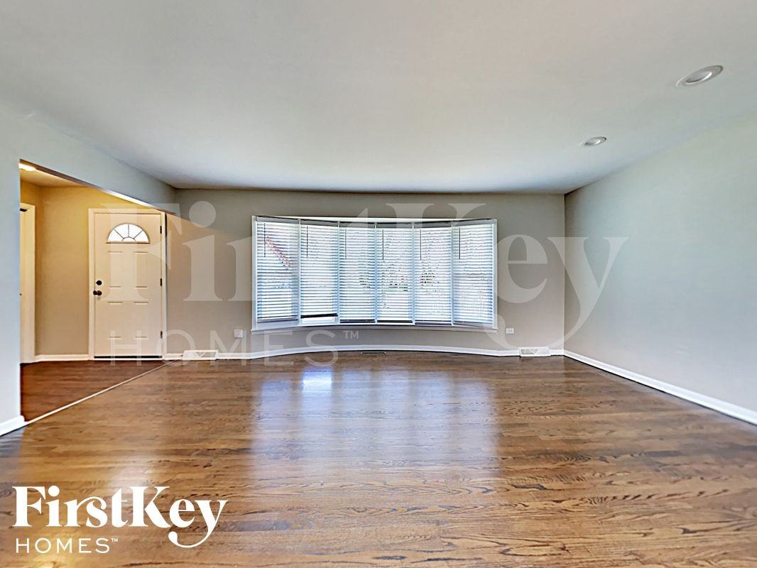 16322 Kenwood Ave - Photo 3 of 16