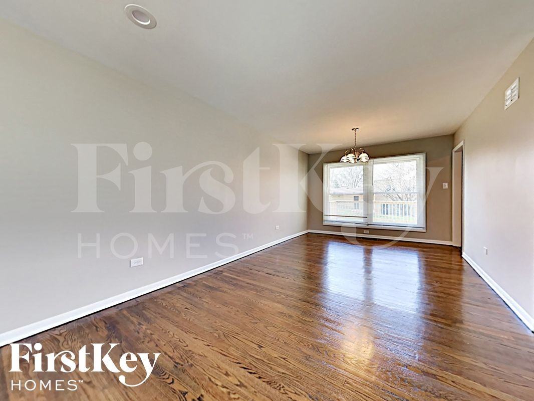 16322 Kenwood Ave - Photo 5 of 16