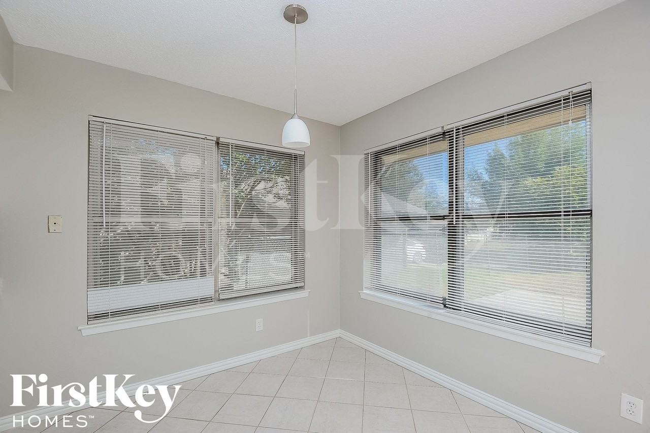 1626 Glenhill Ln - Photo 5 of 15