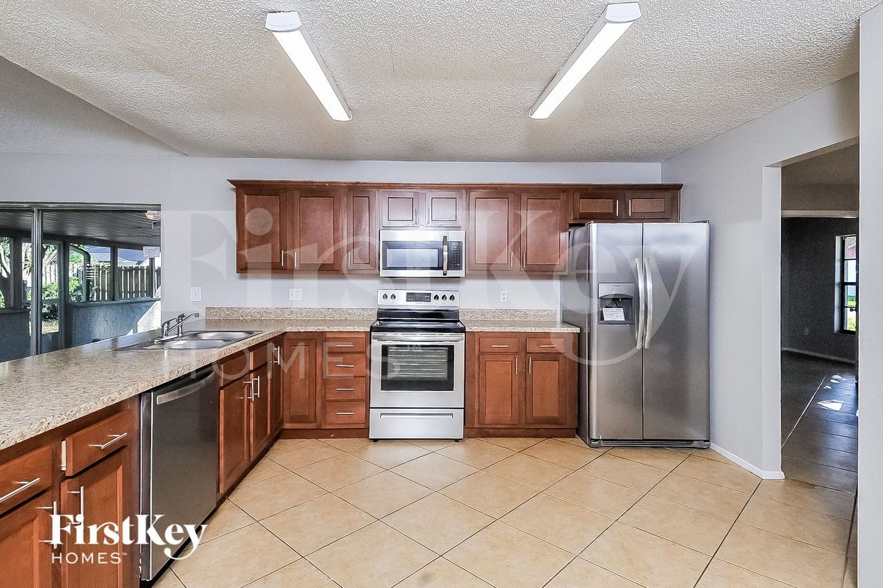 1623 Dogwood Ln - Photo 6 of 15