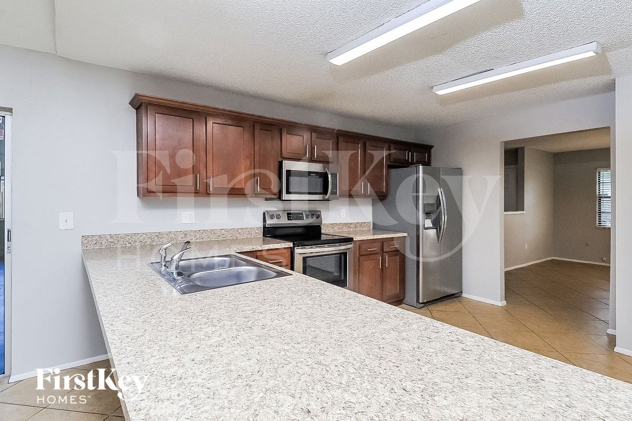 1623 Dogwood Ln - Photo 7 of 15