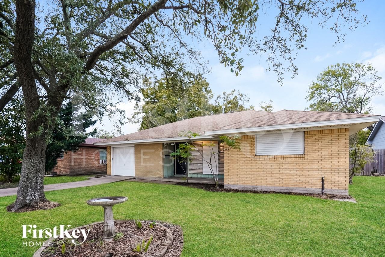 1610 13th Ave N - Photo 2 of 19