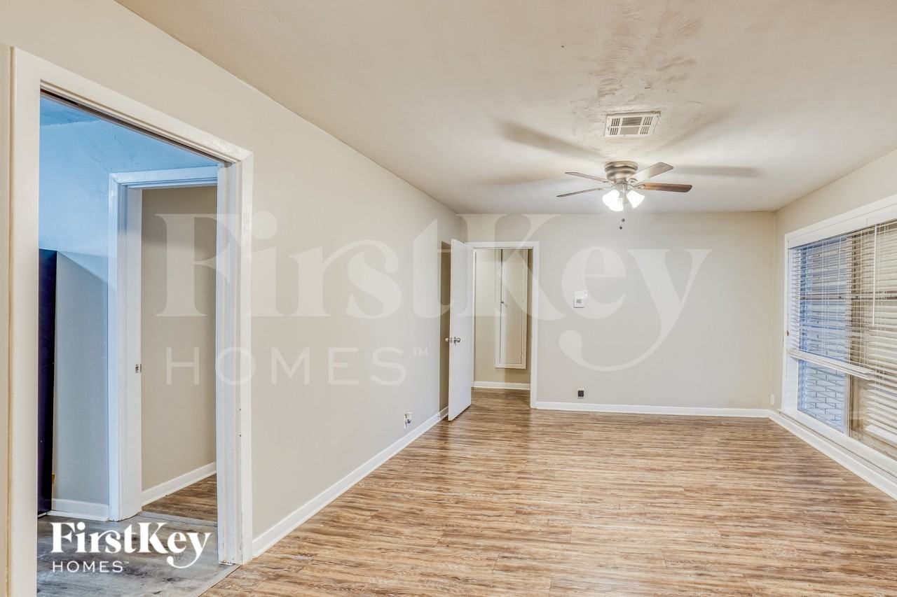 1610 13th Ave N - Photo 5 of 19