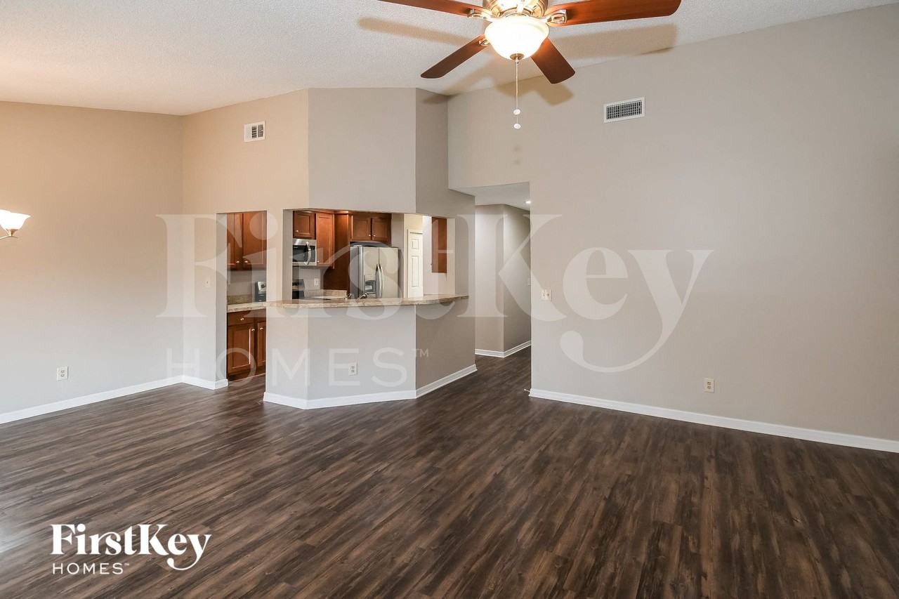 1591 Twin Oak Dr W - Photo 4 of 15