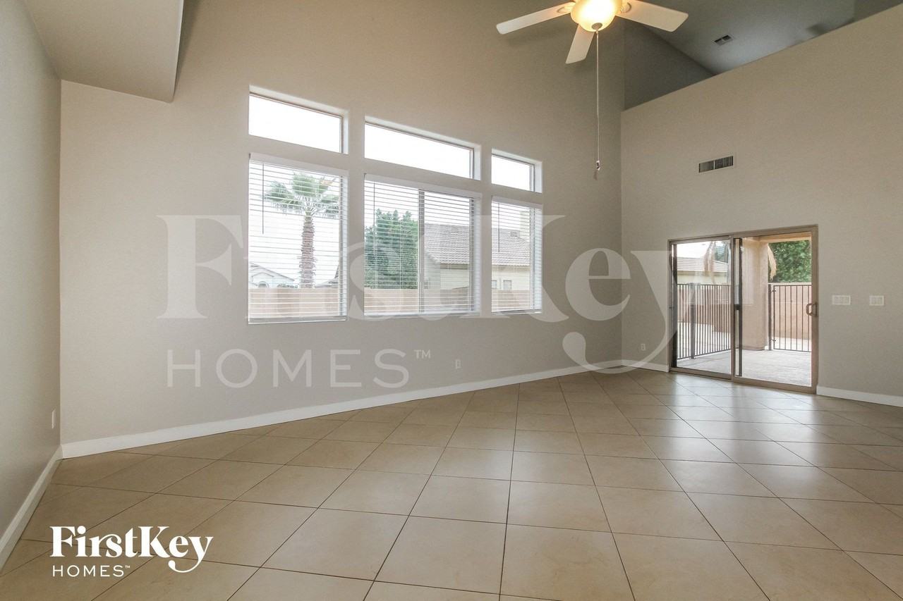 15809 N 156th Ct - Photo 2 of 15