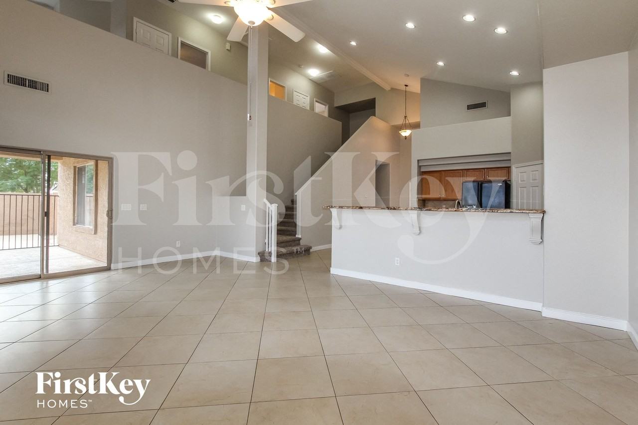 15809 N 156th Ct - Photo 3 of 15