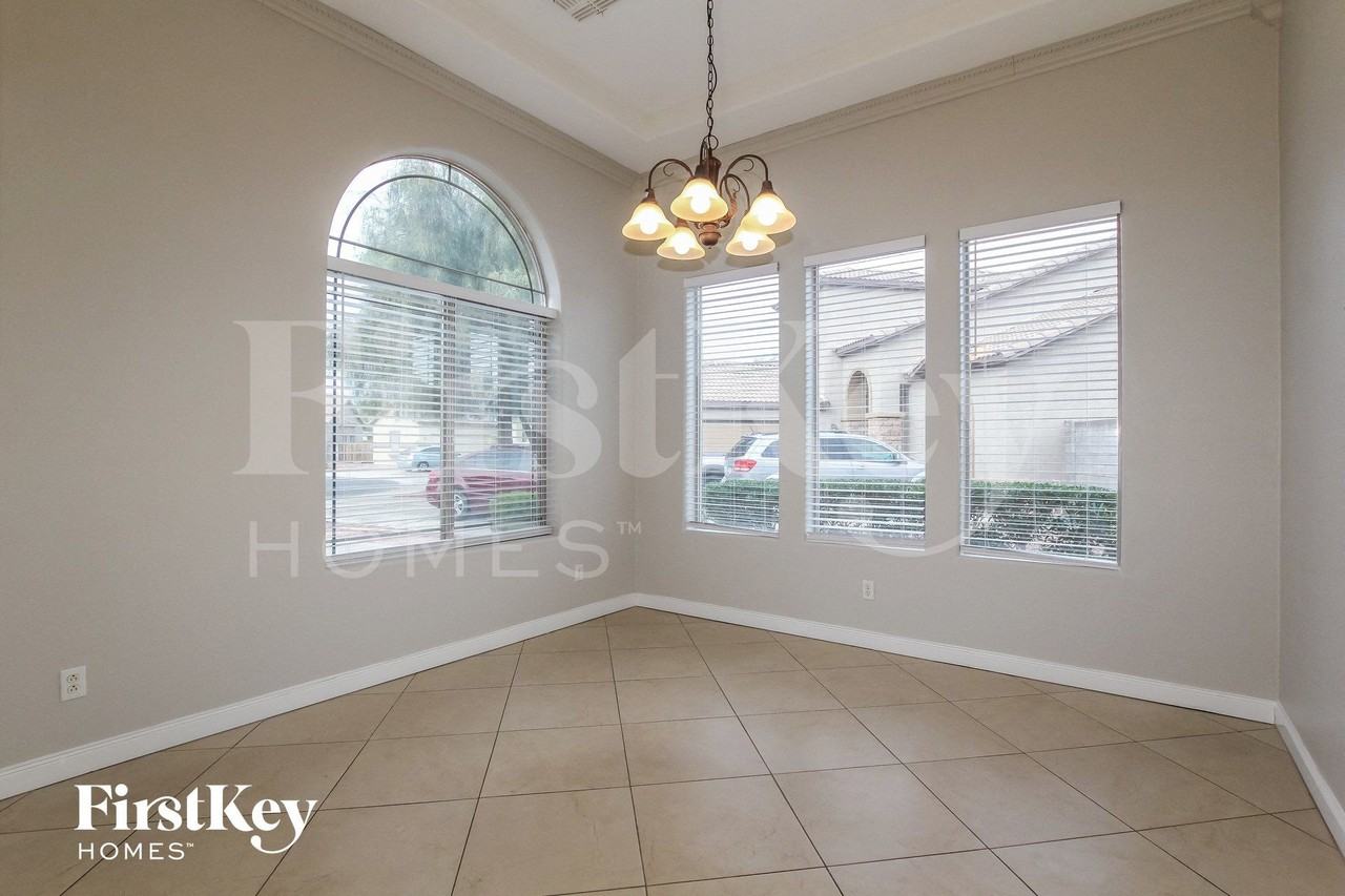 15809 N 156th Ct - Photo 4 of 15