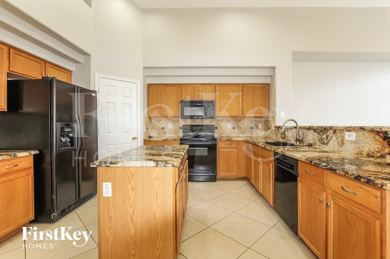 15809 N 156th Ct - Photo 5 of 15