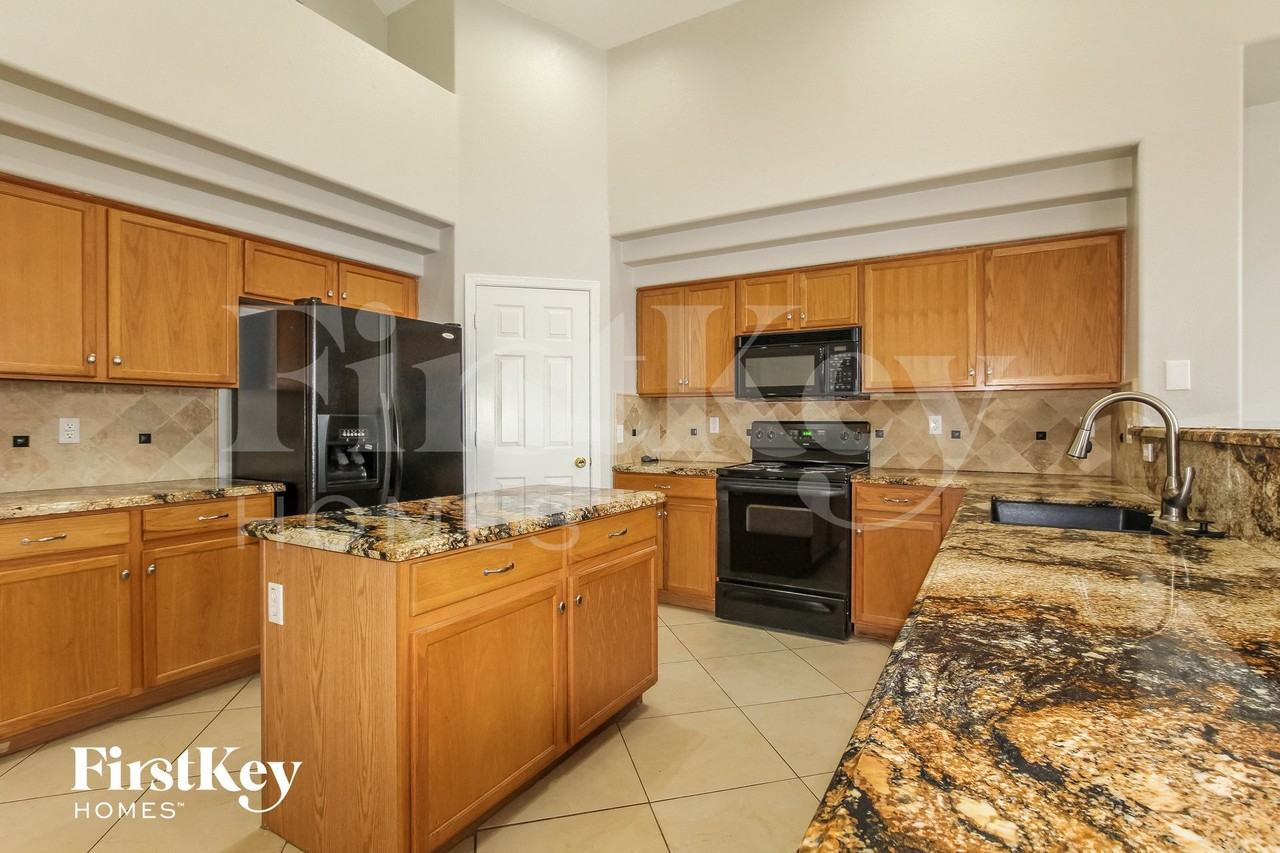 15809 N 156th Ct - Photo 6 of 15