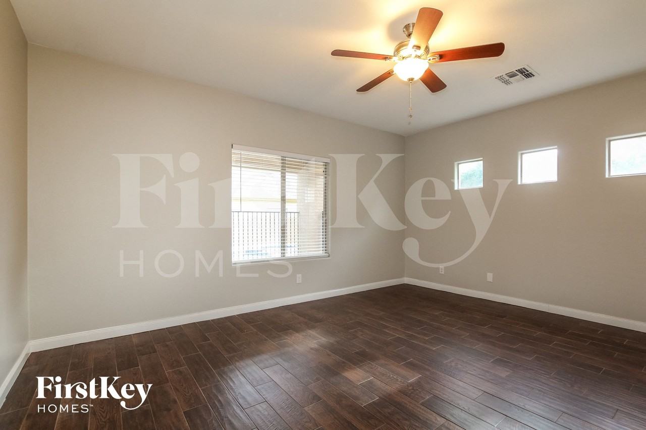 15809 N 156th Ct - Photo 7 of 15