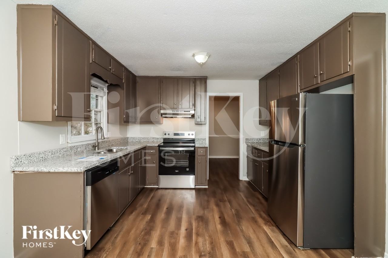 1570 Sprayberry Dr - Photo 7 of 19