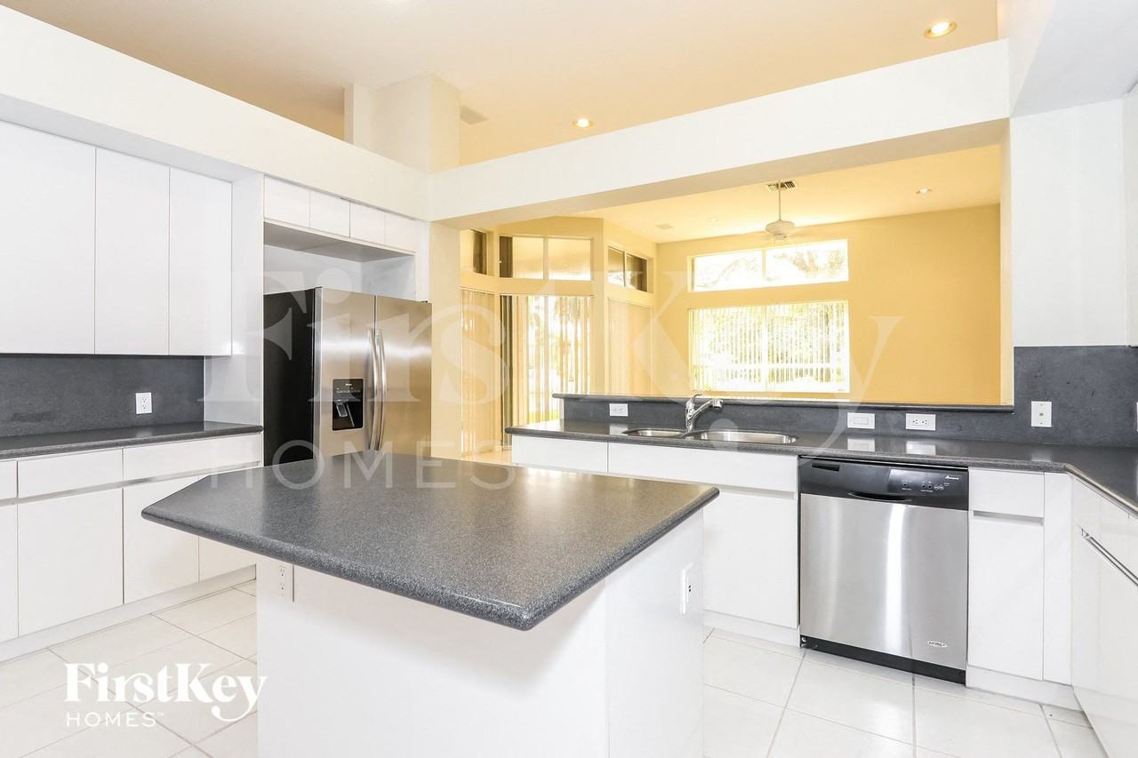 15650 Swstreet - Photo 7 of 15