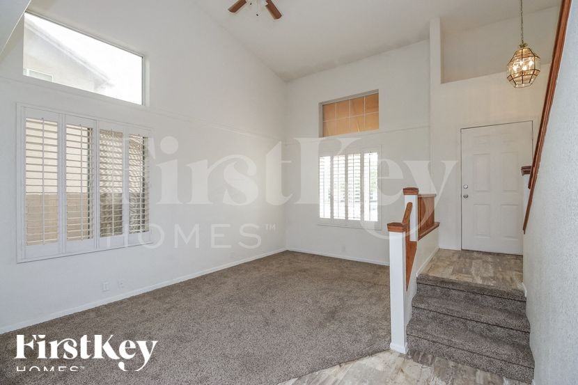 1562 E Oakland St - Photo 2 of 15