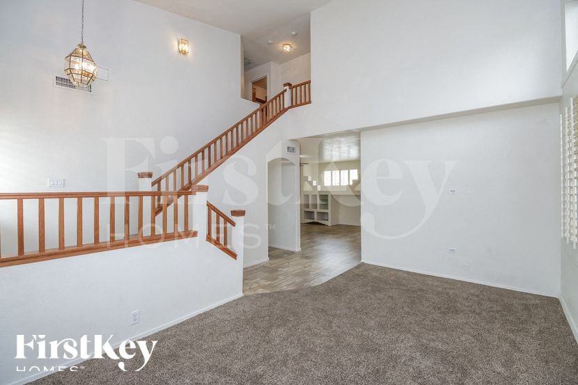 1562 E Oakland St - Photo 3 of 15