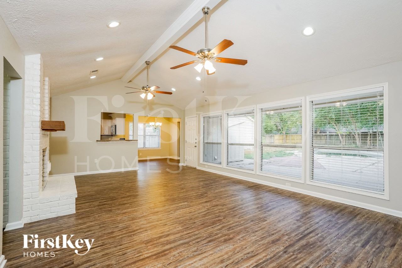 15603 Sandy Hill Dr - Photo 3 of 16