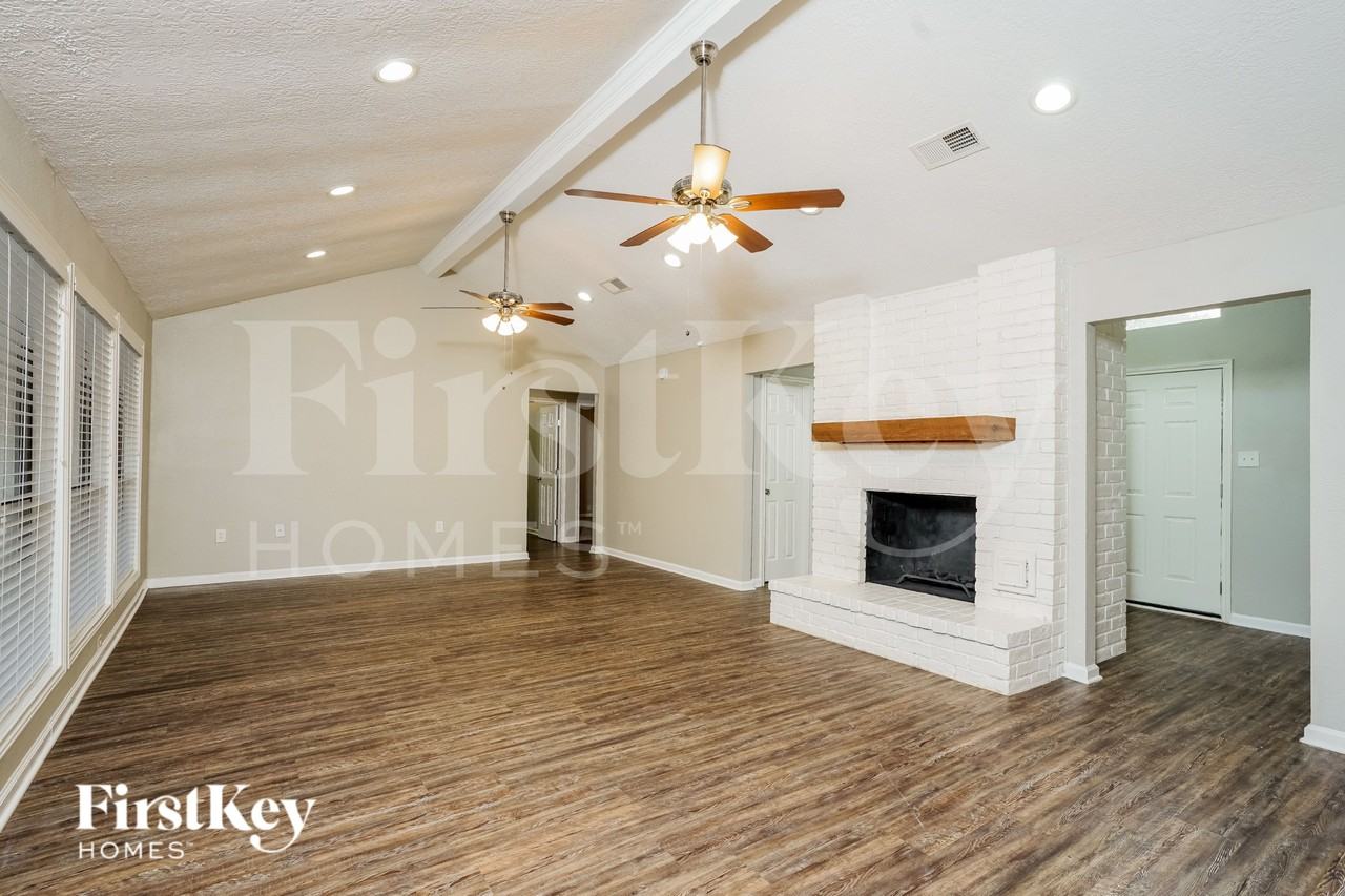 15603 Sandy Hill Dr - Photo 4 of 16