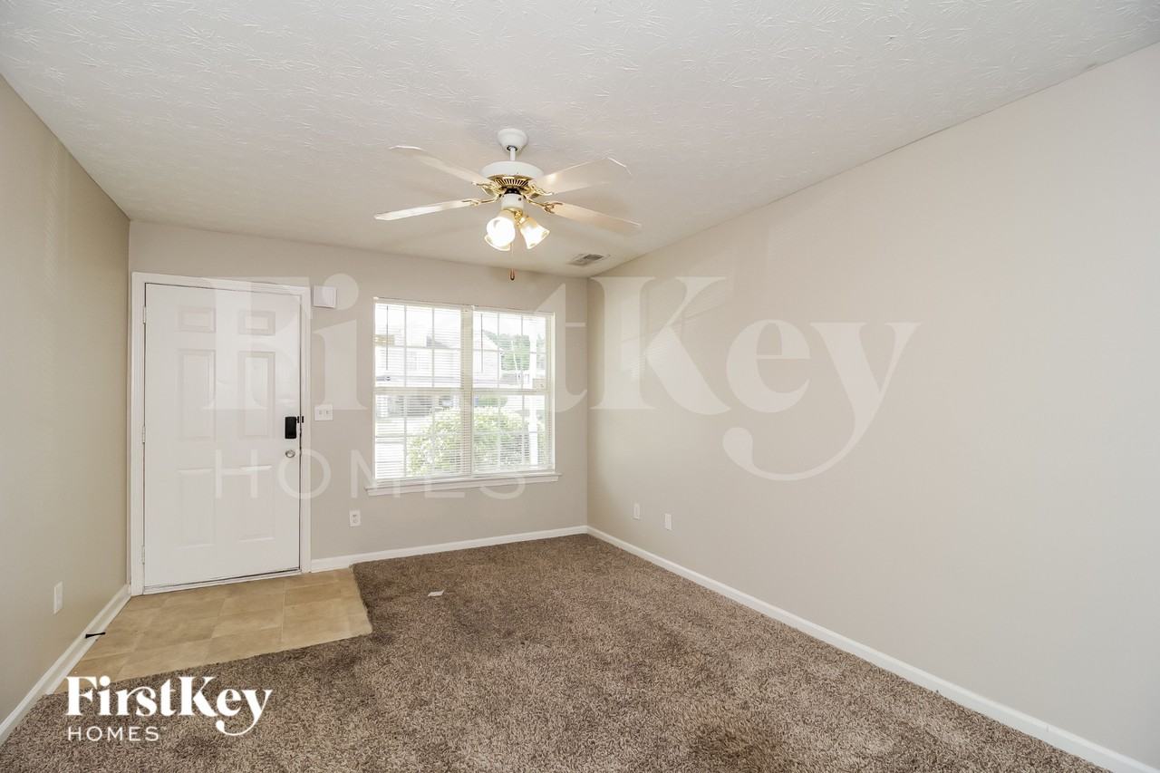 1555 Keystone Dr - Photo 2 of 16