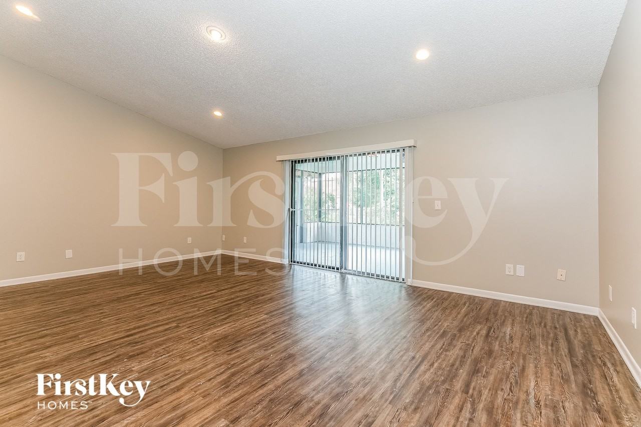 1549 Giles St Nw - Photo 3 of 15