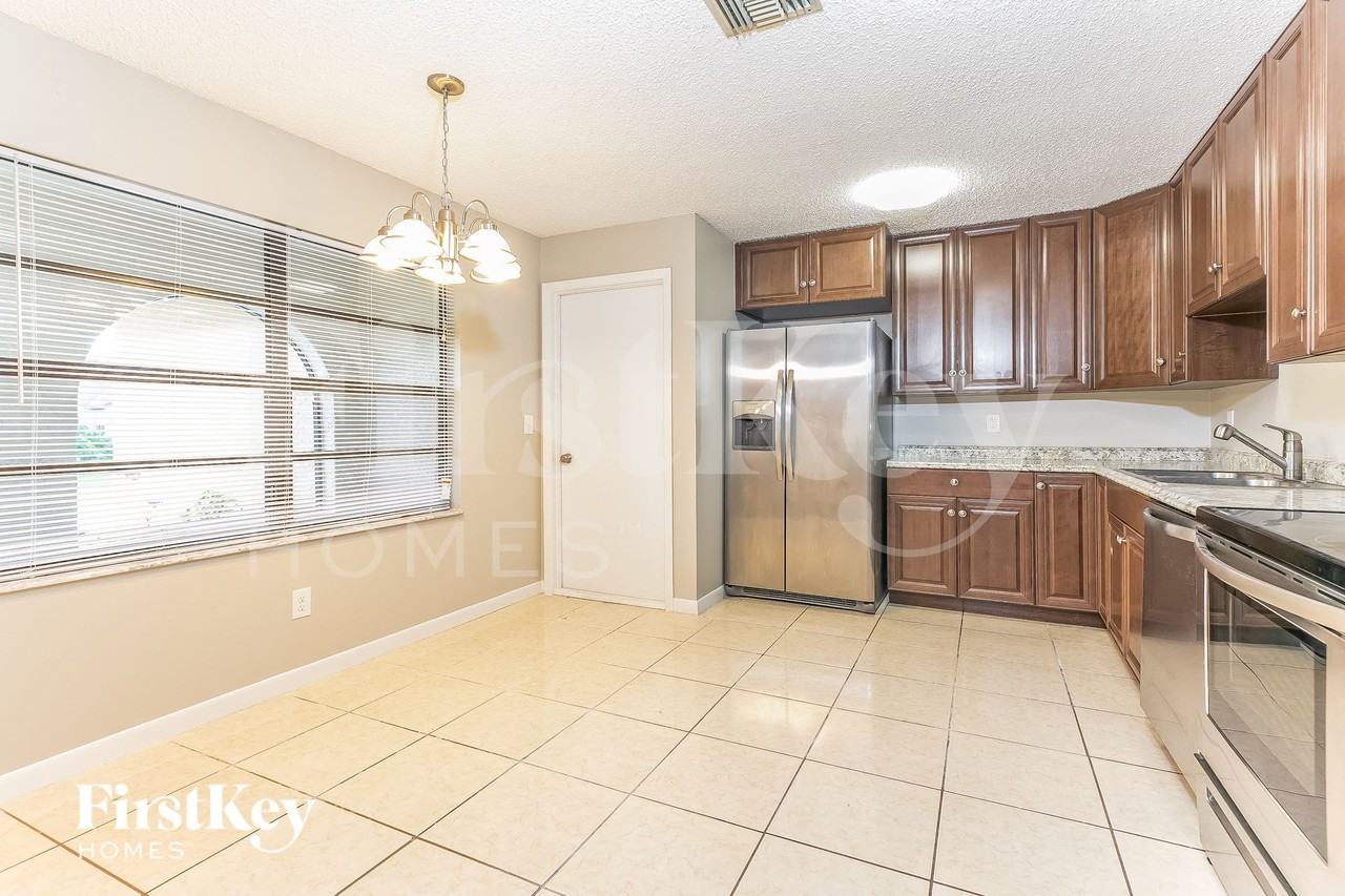 1549 Giles St Nw - Photo 5 of 15