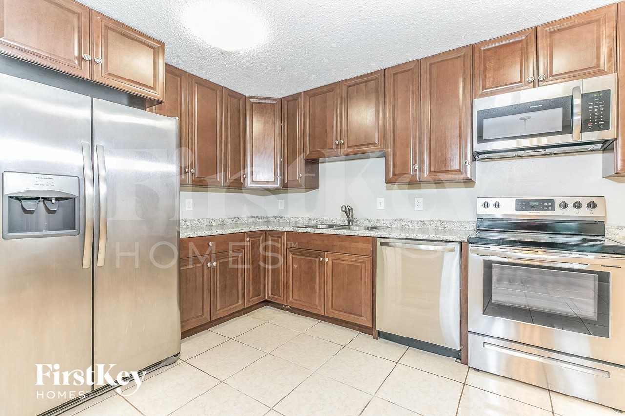 1549 Giles St Nw - Photo 6 of 15