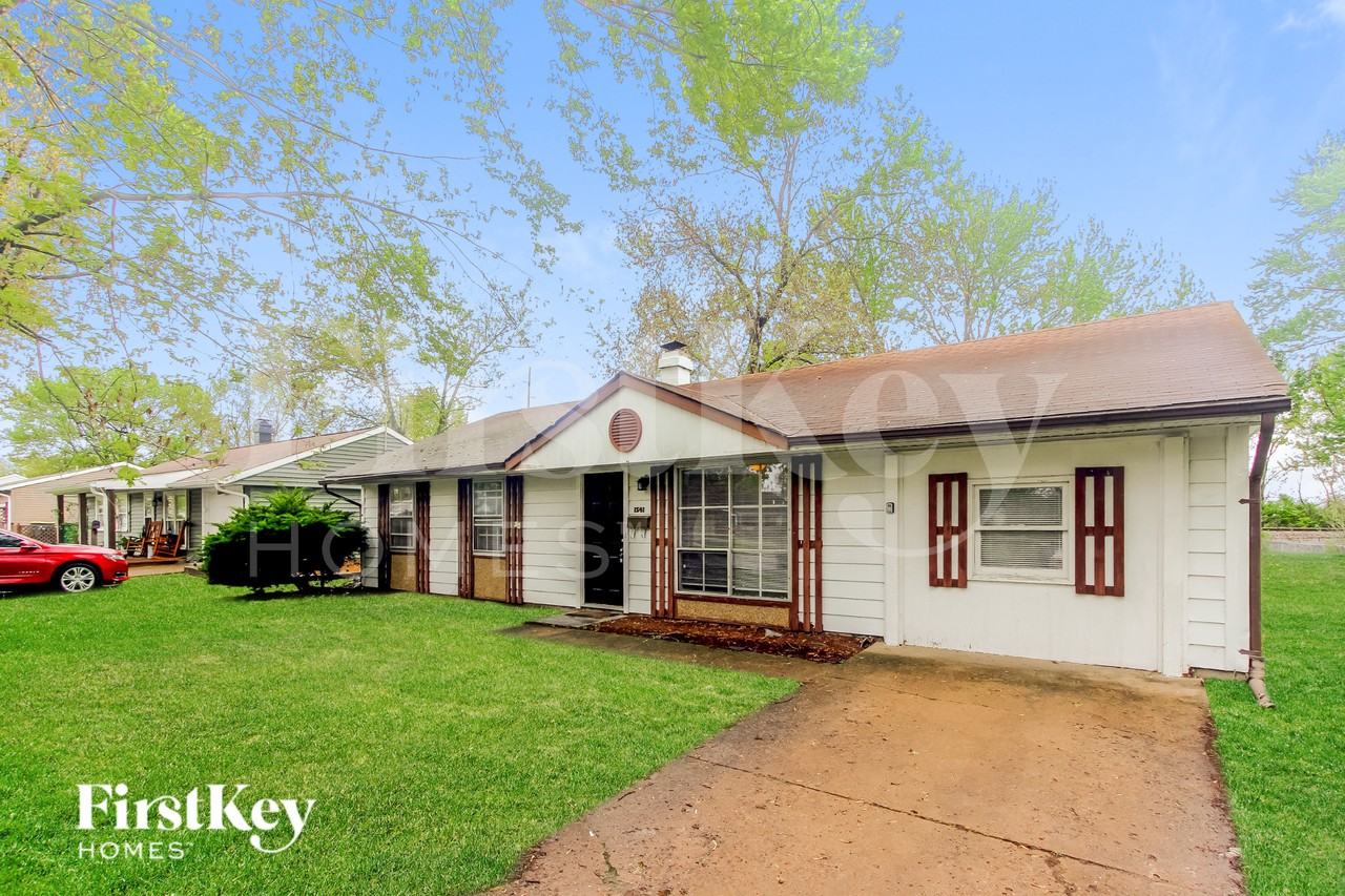 1541 Younce St - Photo 2 of 16