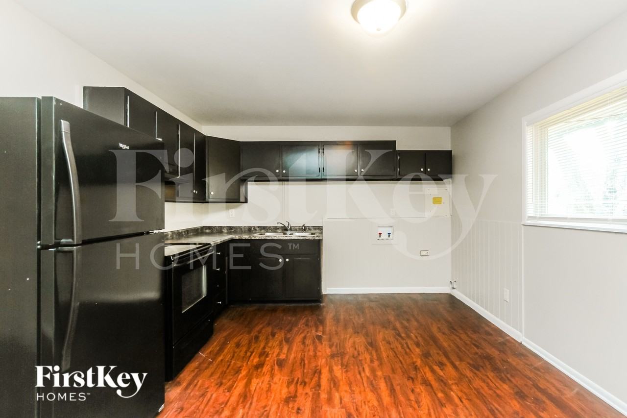 1541 Younce St - Photo 6 of 16