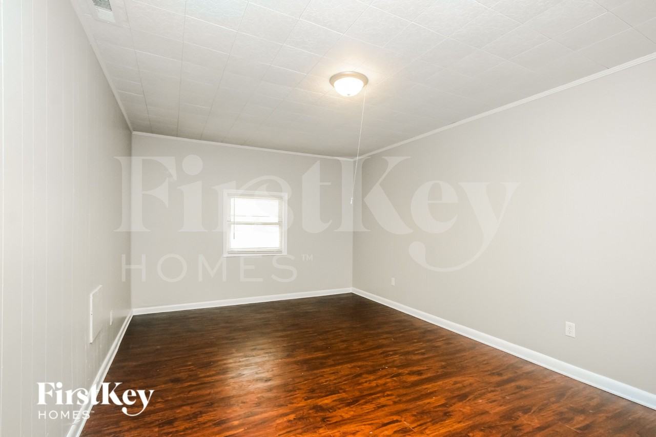 1541 Younce St - Photo 7 of 16