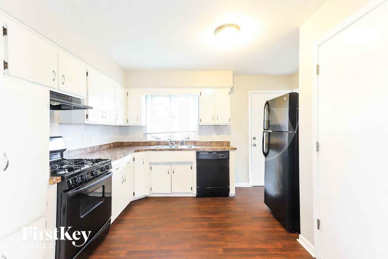 15231 Hastings Dr - Photo 5 of 15