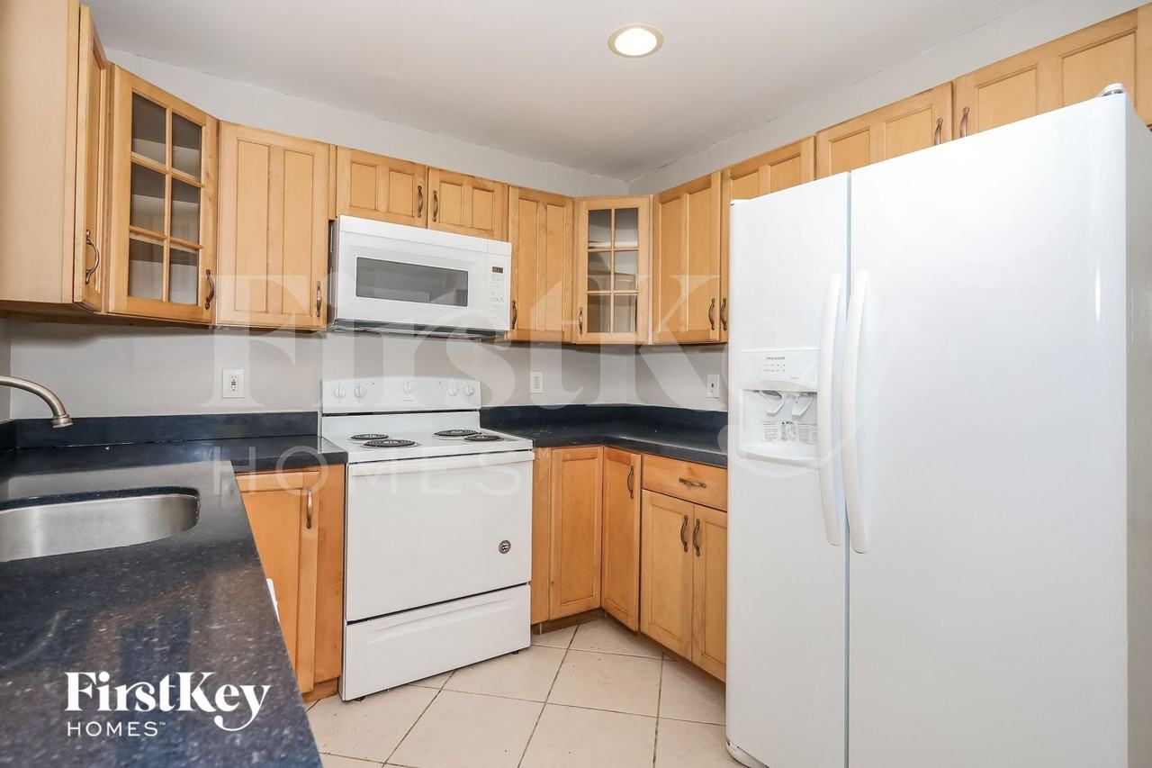 1520 Sw 68th Way - Photo 6 of 15