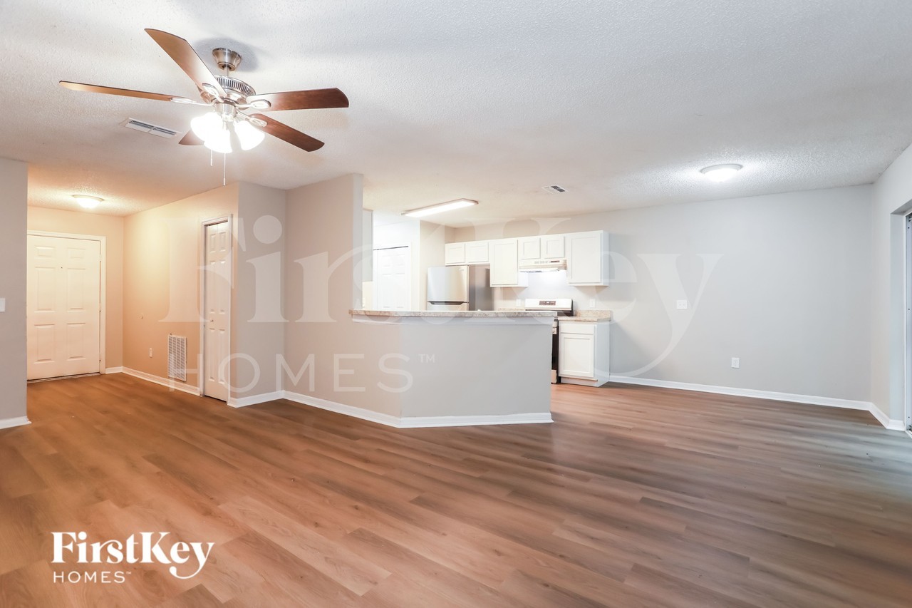 14936 Southeast 25th Lane - Photo 3 of 19