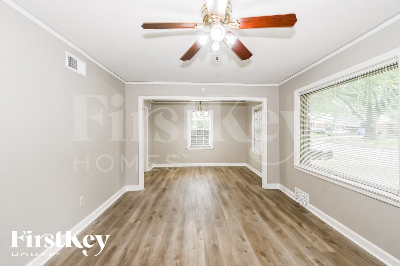 1493 Fox St - Photo 2 of 16