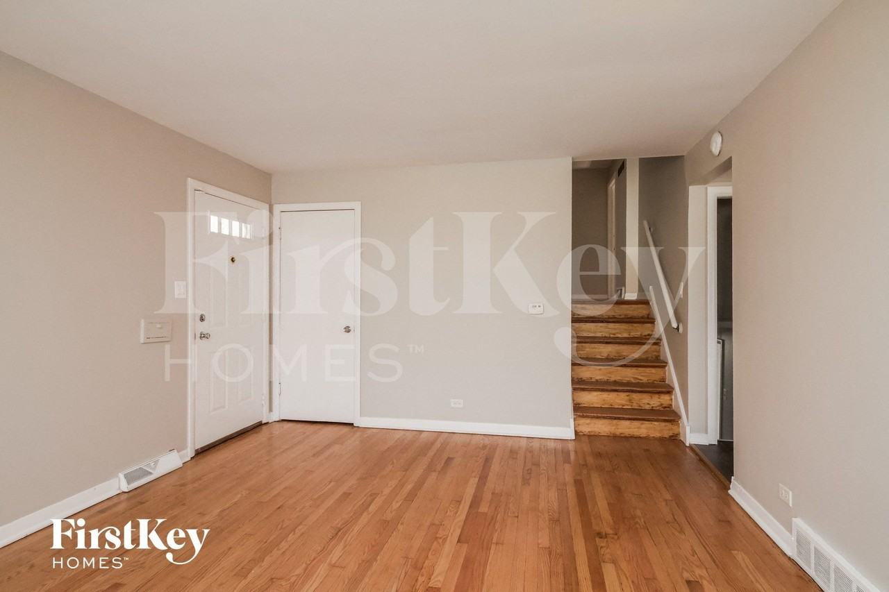 14621 Dorchester Ave - Photo 3 of 15