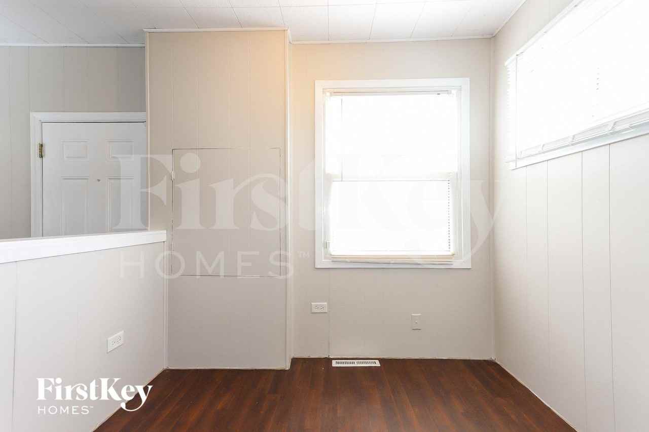 14448 Kilbourne Ave - Photo 5 of 15