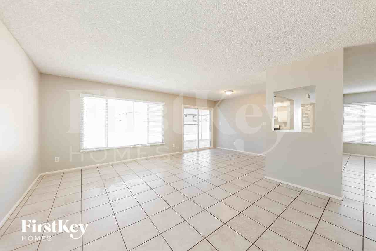 14016 N 33rd Dr - Photo 2 of 19