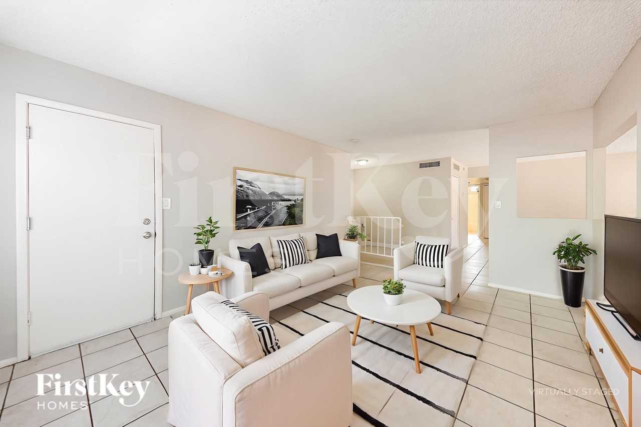 14016 N 33rd Dr - Photo 5 of 19