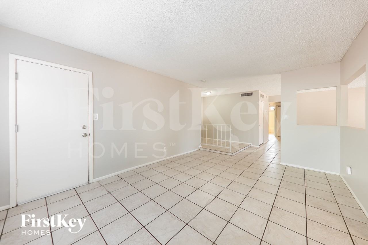 14016 N 33rd Dr - Photo 6 of 19