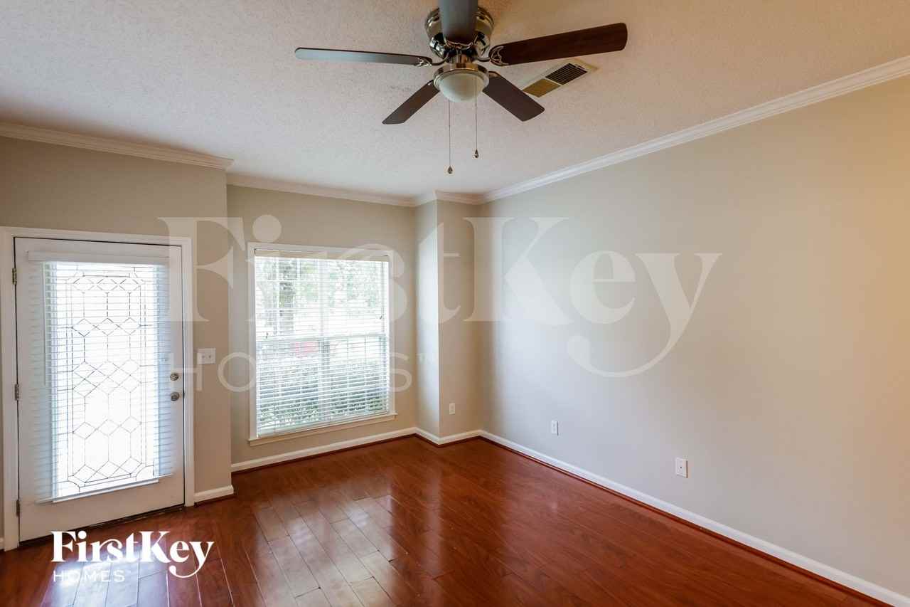 140 Warwick Cir - Photo 5 of 16