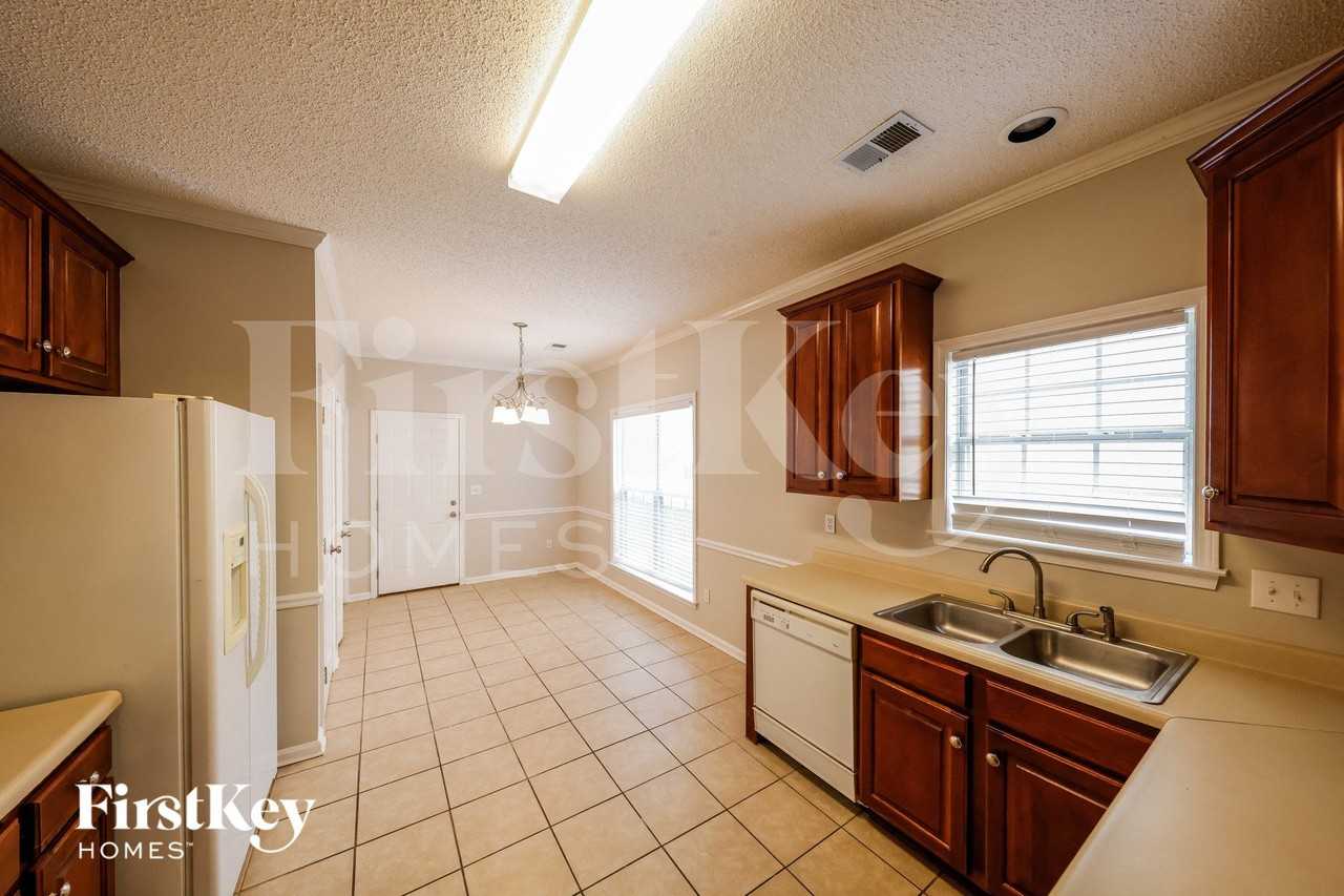 140 Warwick Cir - Photo 7 of 16