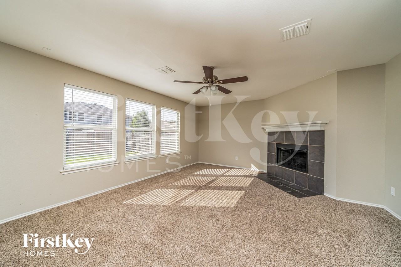 13829 Sonterra Ranch Rd - Photo 6 of 15