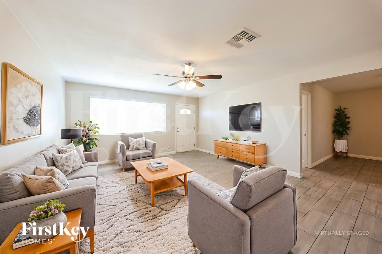 13642 North 31st Drive - Photo 4 of 19