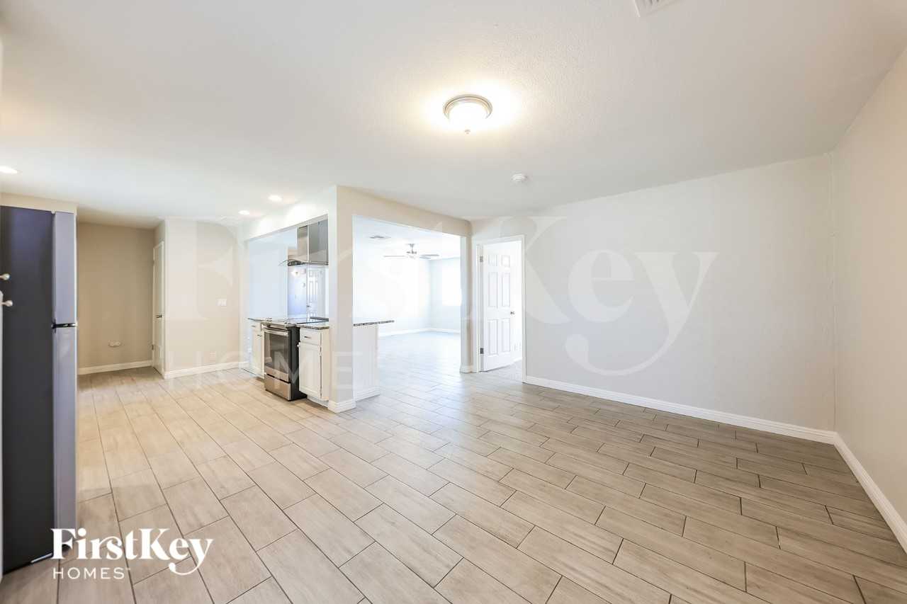 13642 North 31st Drive - Photo 7 of 19