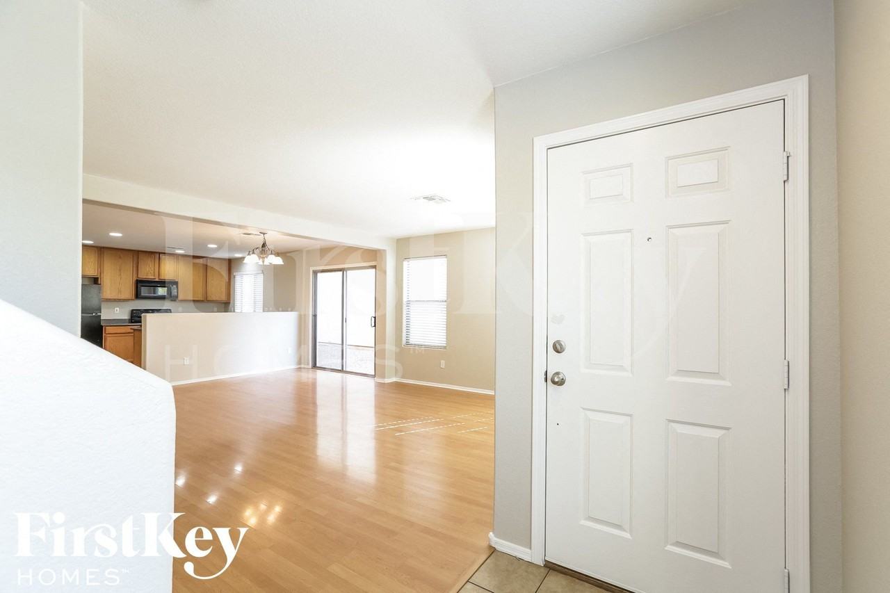 1356 S Loback Ln - Photo 3 of 15