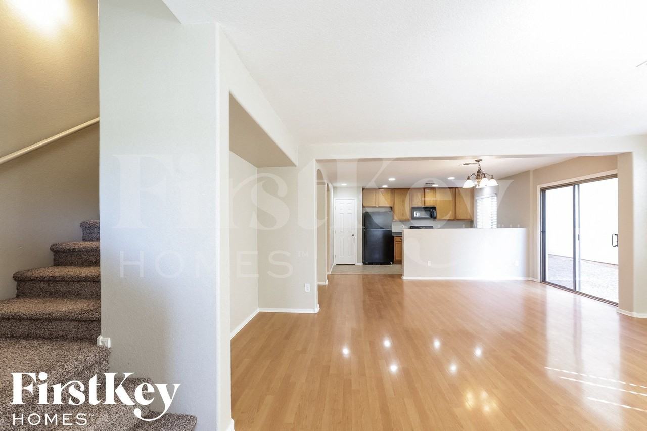 1356 S Loback Ln - Photo 4 of 15