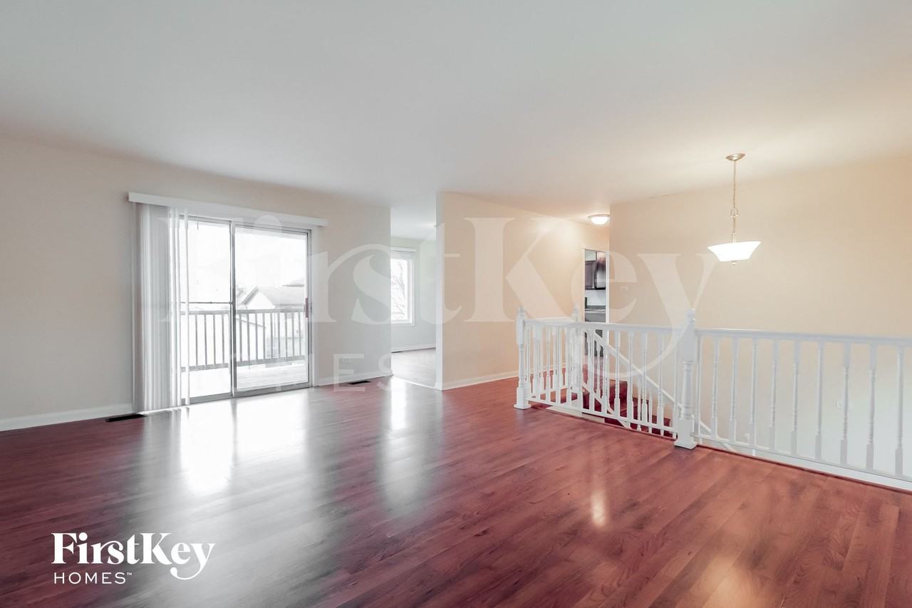 135 Oriole Rd - Photo 3 of 15